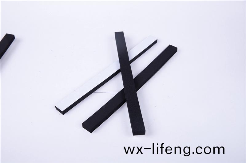 CR減震(zhen)保溫(wen)條(tiao)