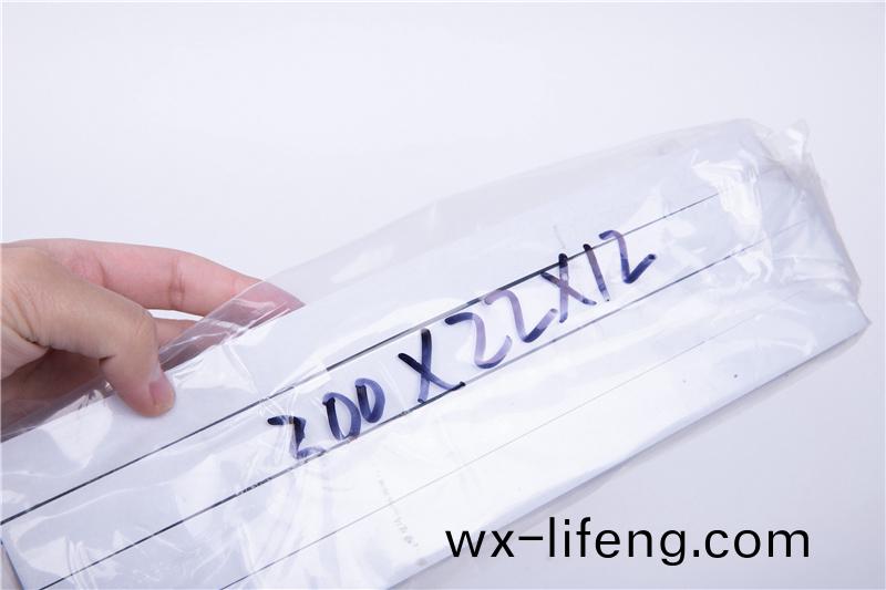 CR減震(zhen)保(bao)溫(wen)條